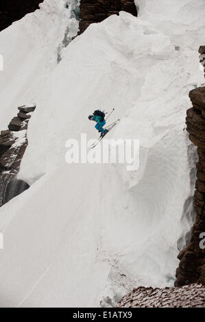 Cairngorm, Aviemore, Schottland, Großbritannien. 28. Mai 2014. Cairngorm Mountain Resort Aviemore Scotland UK. Kevin Blanc ein Franzose geboren Freeride-Skifahrer mit Sitz in Inverness, bekommt in einigen letzten Kurven und Linien der Saison am Cairngorm Gebirge auf einem abgelegenen Teil des Bereichs. Bildnachweis: Kenny Ferguson/Alamy Live-Nachrichten Stockfoto