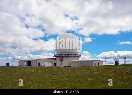 National Air Traffic Services Radarstation. Großer Dun fiel, Cumbria, England, Vereinigtes Königreich, Europa. Stockfoto