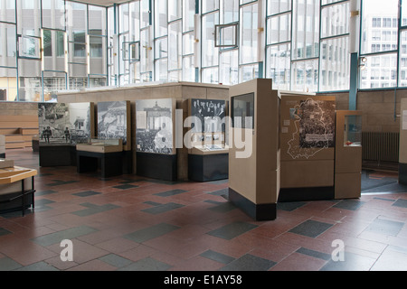 Der Tränenpalast (Tränenpalast) ist der Berliner Colloquialism für den ehemaligen Grenzübergang in Berlin Friedrichstraße. Stockfoto