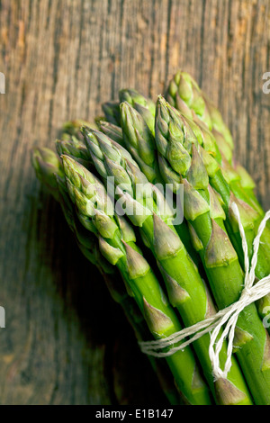 Draufsicht auf grünem Spargel Stockfoto