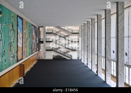 Rom. Italien. EUR. Palazzo dei Congressi. Der Architekt Adalberto Libera 1938-1954. Italienische Futurist Wandmalereien von Gino Severini 1953. Stockfoto