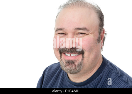 Closeup Portrait von ein Mann mittleren Alters mit einem Spitzbart, genießen Sie ein gutes Lachen, glücklich lächelnd in die Kamera, isoliert auf weiss mit c Stockfoto