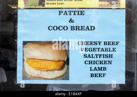 Pattie und Coco Brot auf Verkauf in Brixton, London Stockfoto