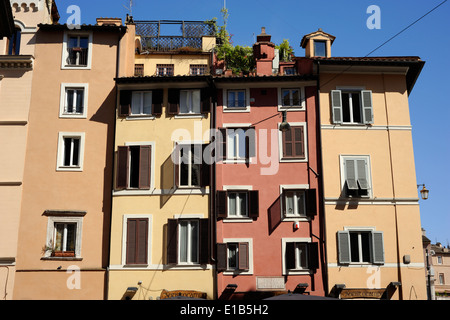 Italien, Rom, farbenfrohe Gebäude Stockfoto