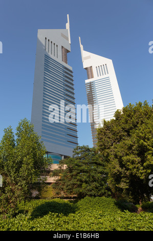 Emirates Twin Towers, Dubai, entworfen von NORR Group Consultants International. Ein Turm ist 1165 Fuß hoch und der andere ist 1014 Stockfoto