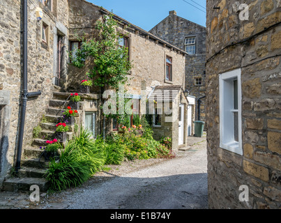 Äußeren Stufen hinauf auf ein Haus in einem Dorf Stockfoto