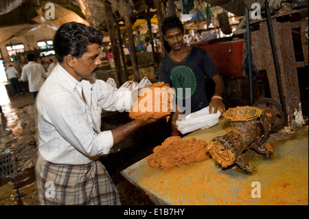 "Hand Made" Hackfleisch. Szenen an das Fleisch Markt eine enorme Metzgerei, Crawford Mkt, Süd-Mumbai Stockfoto