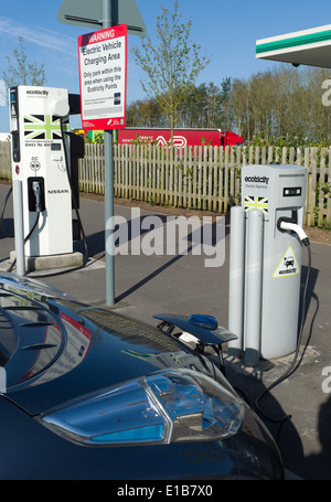 Ecotricity kostenlose Ladestation für Elektroautos Punkt an Michaelwood Autobahn-Tankstelle auf der M5 North Gloucestershire gebunden Stockfoto