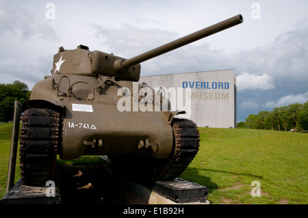 Sherman-Panzer außerhalb Overlord Museum am d-Day Landungen bei Colleville Sur Mer, Normandie Stockfoto