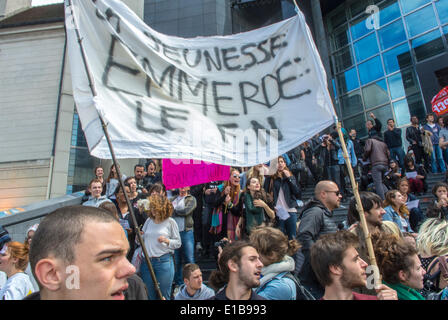 Paris, Frankreich. Ganz links, Anti-Extreme-Demonstration rechts, Kundgebung von französischen Teenagerstudenten. Halten Von Protestbannern Stockfoto