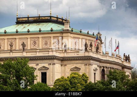 Das Rudolfinum ist ein Musik-Auditorium und eines der wichtigsten Neo-Renaissance-Gebäude in Prag, Tschechische Republik Stockfoto