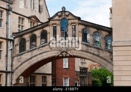 Hertford Brücke, oft als die Seufzerbrücke über New College Lane in Oxford. Stockfoto