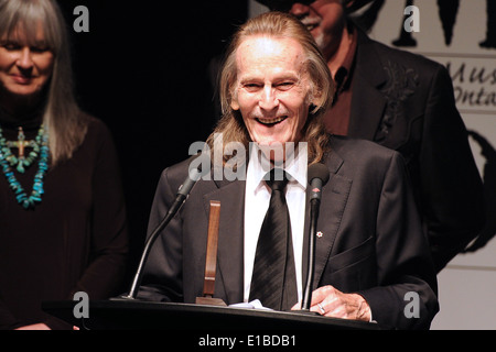 Gordon Lightfoot liefert die Dankesrede für seine Impact Awards bei den CMAO Awards 2014. (G.Martin/EXImages) Stockfoto