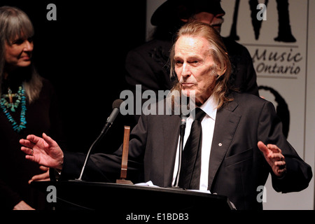 Gordon Lightfoot liefert die Dankesrede für seine Impact Awards bei den CMAO Awards 2014. (G.Martin/EXImages) Stockfoto