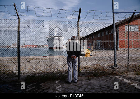 Thessaloniki, Griechenland. 29. Mai 2014. Das Kreuzfahrtschiff Golden Iris kommt im Hafen von Thessaloniki. Es ist eines der 30 Kreuzfahrtschiffe, die voraussichtlich in diesem Jahr in der Stadt ankommen © Giannis Papanikos/NurPhoto/ZUMAPRESS.com/Alamy Live News Stockfoto