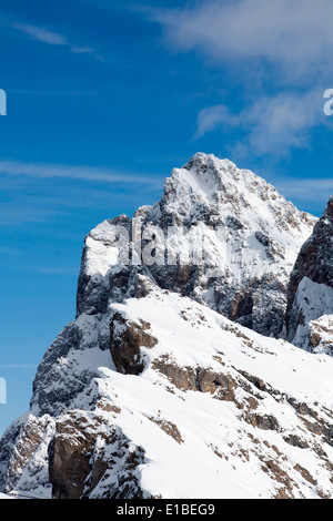 Schnee bedeckte Klippe FacesThe Geisler Geislerspitzen Selva Val Gardena Dolomiten Italien Stockfoto