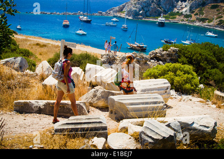 Bucht und Segelschiffe in Knidos antike griechische Stadt Ruinen. Datca Halbinsel, Mugla Provinz, Türkei, Asien. Stockfoto