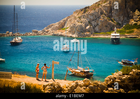 Bucht und Segelschiffe in Knidos antike griechische Stadt Ruinen. Datca Halbinsel, Mugla Provinz, Türkei, Asien. Stockfoto