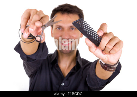 professioneller Friseur Holding Schere und Kamm, konzentrieren sich auf Hände Stockfoto