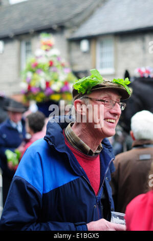 Castleton, Derbyshire, UK.29th Mai 2014.Castleton Garland Tag wird traditionell auf Eiche Apple Tag, 29. Mai, gehalten, erinnert an die Wiederherstellung der britischen Monarchie 1660 nach der kurzen Republik durch Oliver Cromwell installiert. Die "Oak" Verbindung erinnert an die Eiche, in der König Charles II. nach der Schlacht von Worcester 1651 verbarg. Aber die Castleton Zeremonie ist viel älter als dieser, wahrscheinlich aus heidnischen Zeiten und möglicherweise ursprünglich eine Fruchtbarkeit Ritus. Bildnachweis: Ian Francis/Alamy Live-Nachrichten Stockfoto