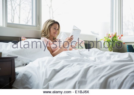Lesebuch der Frau im Bett