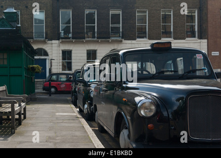 London Black Cabs und London sich unterstand, London, UK Stockfoto