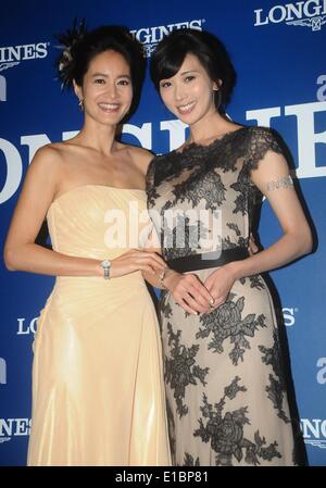 Taipei. 30. Mai 2014. Actress Lin Chi-Ling (R) und Gastgeberin Janet Hsieh posieren für Fotos mit einer feierlichen Eröffnung einer Filiale von Longines im Taipei 101 Department Store in Südost-China Taiwan, Taipei 29. Mai 2014. Bildnachweis: Xinhua/Alamy Live-Nachrichten Stockfoto