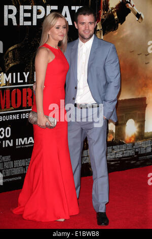 London, UK. 28. Mai 2014. Jonas Armstrong und Sammy Winward Ankunft bei der Premiere von "Edge Of Tomorrow", im IMAX, London. 28/05/2014/Picture Alliance © Dpa picture-Alliance/Alamy Live News Stockfoto