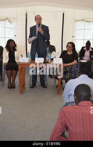 Juba, Süd-Sudan, Afrika. 29. Mai 2014. UNICEF-Vertreter in South Sudan JONATHAN VEITCH sprechen während der Veranstaltung. United States Agency for international Development (USAID) und der United Nations Childrens Fund (UNICEF) in Juba angekündigt, eine Partnerschaft zwischen USAID und UNICEF im Süd-Sudan, Mädchen, jungen und Jugendlichen gezwungen, ihre Häuser zu verlassen, durch die Kämpfe im Südsudan Notfall Bildung anzubieten. Bildnachweis: ZUMA Press, Inc./Alamy Live-Nachrichten Stockfoto