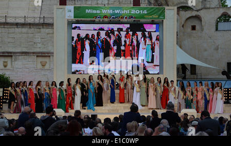 Rust, Deutschland. 29. Mai 2014. Teilnehmer bei der Miss World Cup 2014 Festzug im Europa Park in Rust, Deutschland, 29. Mai 2014. Foto: Patrick Seeger/Dpa/Alamy Live News Stockfoto