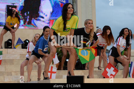 Rust, Deutschland. 29. Mai 2014. Teilnehmer bei der Miss World Cup 2014 Festzug im Europa Park in Rust, Deutschland, 29. Mai 2014. Foto: Patrick Seeger/Dpa/Alamy Live News Stockfoto