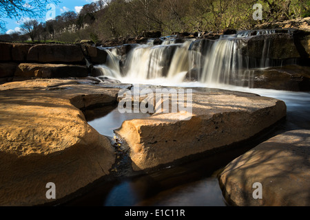 Wain Wath Kraft stromaufwärts von Keld auf die Fluss-Senke im Swaledale in Yorkshire Dales Stockfoto