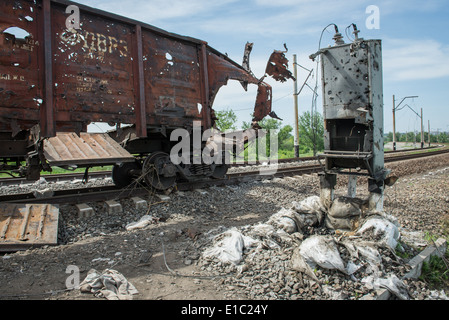 Bahnübergang an der Grenze von Slowjansk - frontline Position des pro-russischen Separatisten in der Ukraine 2014 in Konflikt Stockfoto