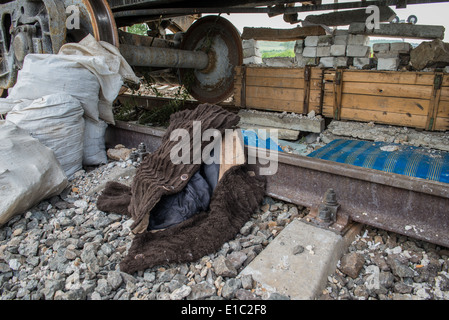 Bahnübergang an der Grenze von Slowjansk - frontline Position des pro-russischen Separatisten in der Ukraine 2014 in Konflikt Stockfoto