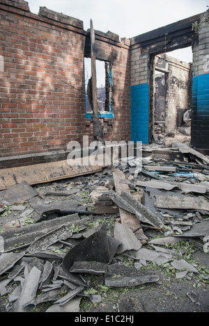 Haus zerstört während der ukrainischen Mörserfeuer in Semionovka in der Nähe von Slowjansk am 23. Mai 2014 Ukraine Stockfoto