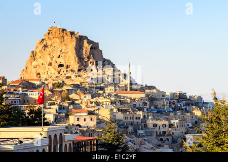 Uchisar und das Dorf in Kappadokien, Türkei Stockfoto