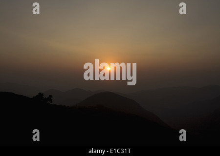 Schöner Sonnenuntergang. Chorla Ghats, Goa, Indien Stockfoto