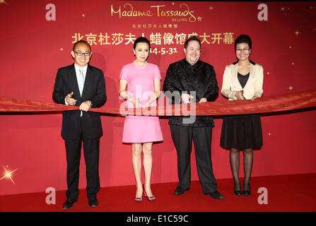 Peking, China. 29. Mai 2014. Carina Lau (L) enthüllt ihre Wachsfigur bei Madame Tussauds in Peking auf Donnerstag, 29. Mai 2014. © TopPhoto/Alamy Live-Nachrichten Stockfoto