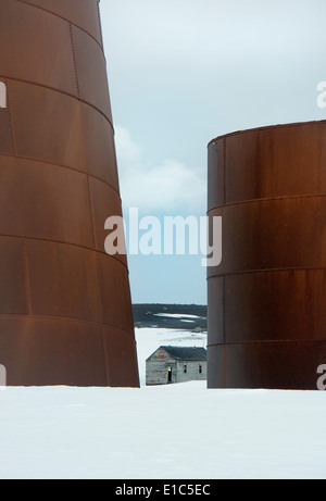 Hohen Rost Metall Walöl Panzer an die ehemalige Walfangstation auf Deception Island. Stockfoto