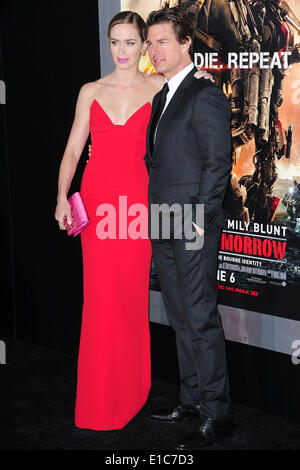 New York, NY. 28. Mai 2014. Schauspielerin Emily Blunt und Schauspieler Tom Cruise besuchen die Premiere von "Edge Of Tomorrow" bei AMC Loews Lincoln Square. (Christopher Jugentliche/EXImages) Stockfoto