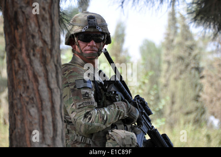 US Army Staff Sgt John Cooley, Nemesis Truppe, 4. Staffel, 2. Kavallerie-Regiment zugewiesen bietet Perimeter Security du Stockfoto