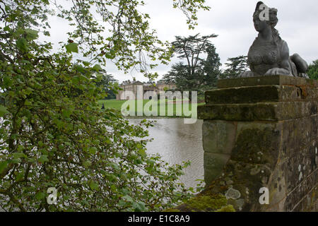 Compton Verney Haus, Warwickshire, UK. 30. Mai 2014. Bild: Fairport Convention in Compton Verney Haus Warwickshire: Fairport Convention starten einen Versuch, die weltweit längste Bunting von sieben Meilen. Datum 30.05.2014 Ref: Credit: Charlie Bryan/Alamy Live News Stockfoto