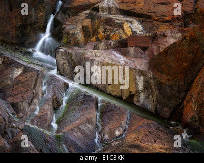 Wasserfall am Glen Alpine Creek in der Nähe von gefallenen Blätter See. California Stockfoto