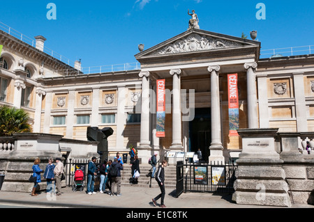 Der vordere Eingang in das Ashmolean Museum in Oxford. Stockfoto