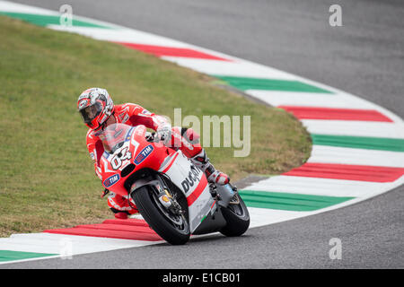 Scarperia, Italien. 30. Mai 2014. ANDREA DOVIZIOSO aus Italien und Ducati Team fährt beim freien Training der Moto Gp von Italien in Mugello Circuit. Bildnachweis: James Gasperotti/ZUMA Wire/ZUMAPRESS.com/Alamy Live-Nachrichten Stockfoto