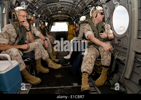 Stellvertretender Vorsitzender der Joint Chiefs Of Staff Marine Corps General James E. Cartwright, rechts, und Major General William M. Faulkner, le Stockfoto
