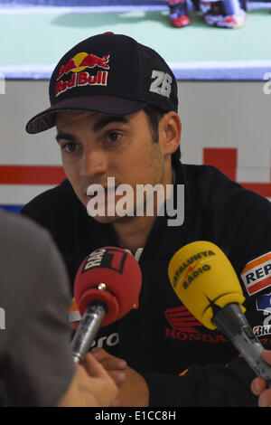 Mugello, Italien, 30. Mai 2014. Dani Pedrosa(Repsol Honda Team) mit Medien Scrum am GP von Italien Credit: Gaetano Piazzolla/Alamy Live News Stockfoto