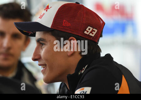 Mugello, Italien, 30. Mai 2014. Marc Marquez (Repsol Honda Team) mit Medien-Scrum am GP von Italien Credit: Gaetano Piazzolla/Alamy Live News Stockfoto