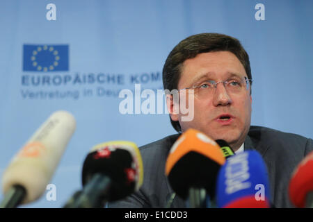 Berlin, Deutschland. 30. Mai 2014. Russische Energieminister Alexander Novak besucht eine Pressekonferenz nach einem trilateralen Gesprächen in Berlin, Deutschland, 30. Mai 2014. Vertreter aus der Europäischen Union (EU), Russland und Ukraine trafen sich hier am Freitag für eine neue Runde der trilateralen Gespräche im Rahmen eines Angebots der laufenden Gasstreit zwischen Russland und der Ukraine zu begleichen, Tage vor einem Stichtag festgelegt durch Russland, die Strömung des Gases zu schneiden, wenn Ukraine unbezahlte Rechnungen nicht bezahlt. Bildnachweis: Zhang Fan/Xinhua/Alamy Live-Nachrichten Stockfoto