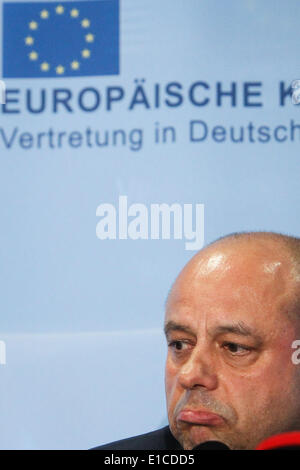 Berlin, Deutschland. 30. Mai 2014. Ukrainische Energieminister Yuri Prodan besucht eine Pressekonferenz nach einem trilateralen Gesprächen in Berlin, Deutschland, 30. Mai 2014. Vertreter aus der Europäischen Union (EU), Russland und Ukraine trafen sich hier am Freitag für eine neue Runde der trilateralen Gespräche im Rahmen eines Angebots der laufenden Gasstreit zwischen Russland und der Ukraine zu begleichen, Tage vor einem Stichtag festgelegt durch Russland, die Strömung des Gases zu schneiden, wenn Ukraine unbezahlte Rechnungen nicht bezahlt. Bildnachweis: Zhang Fan/Xinhua/Alamy Live-Nachrichten Stockfoto